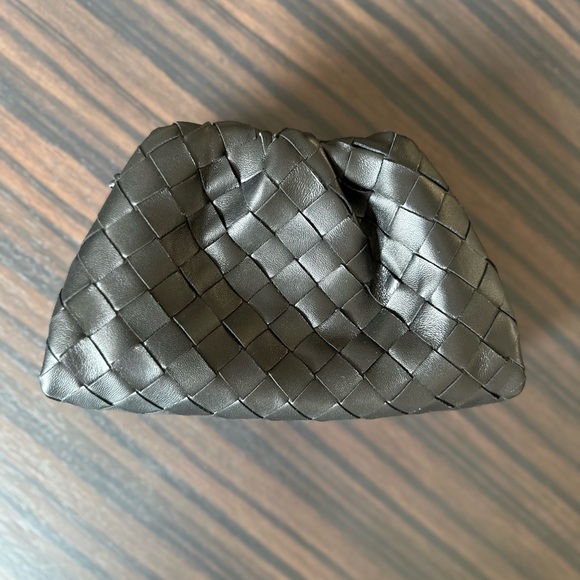 BOTTEGA VENETA mini pouch. Black intrecciato leather. - Picture 5 of 11